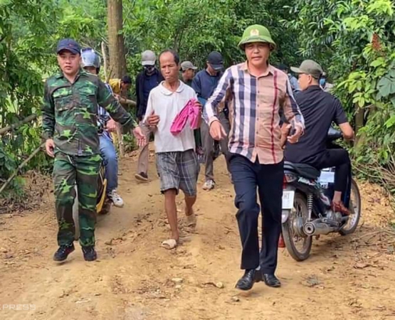 Hàng trăm người vây bắt phạm nhân bỏ trốn