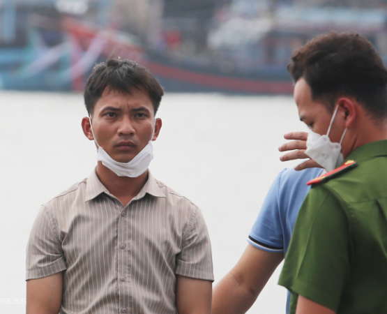 Người ném con xuống sông bị khởi tố