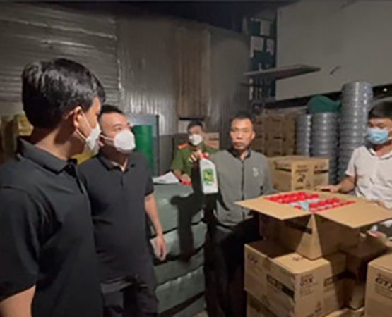 Cảnh sát đột kích nhiều cơ sở sản xuất dầu nhớt giả