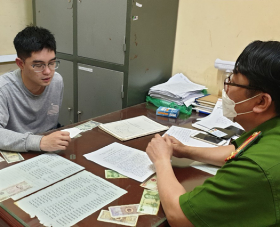 Dọa đốt ngân hàng để cướp tiền