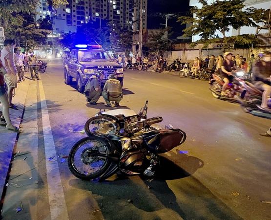 Người phụ nữ trong quán cà phê trúng đạn